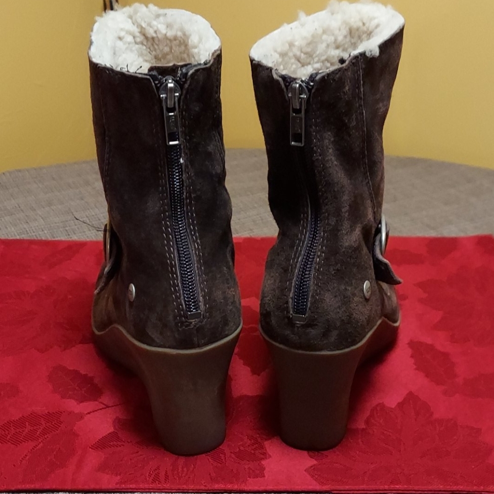 Boots - Picture 3 of 9